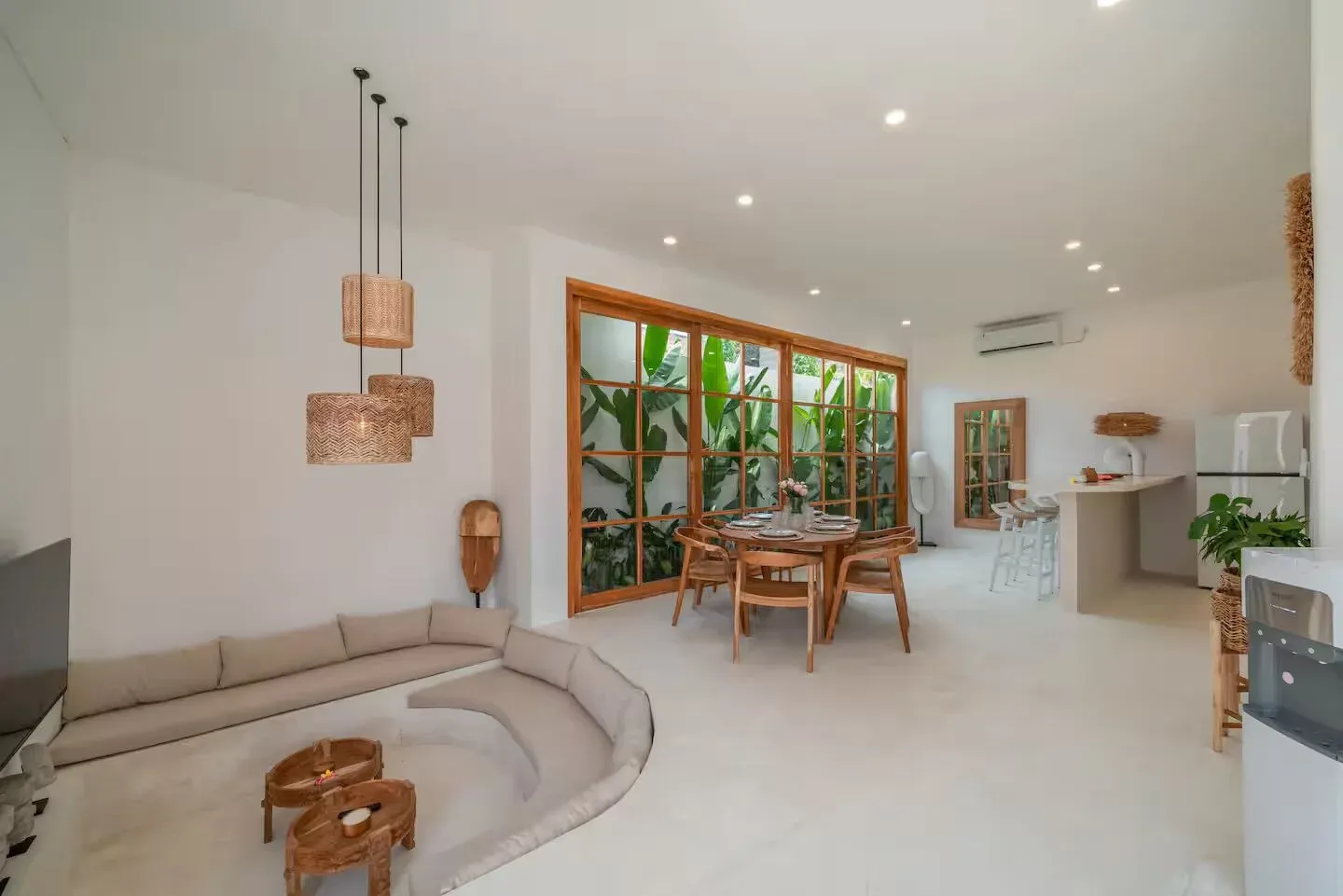 3 Bedrooms Villa in Canggu, 3-bed villa for rent in Canggu – photo 2 of 15