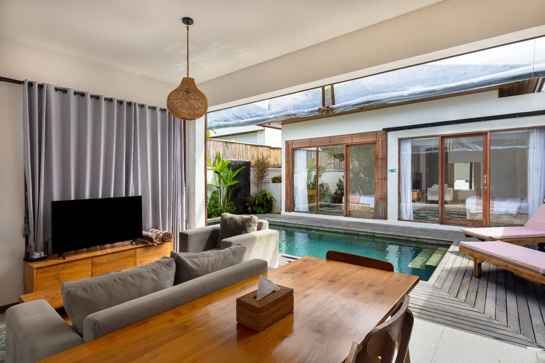Bernard - Poolside Access & Garden Villa, Uluwatu, 2-bed villa for rent in Uluwatu – photo 3 of 15