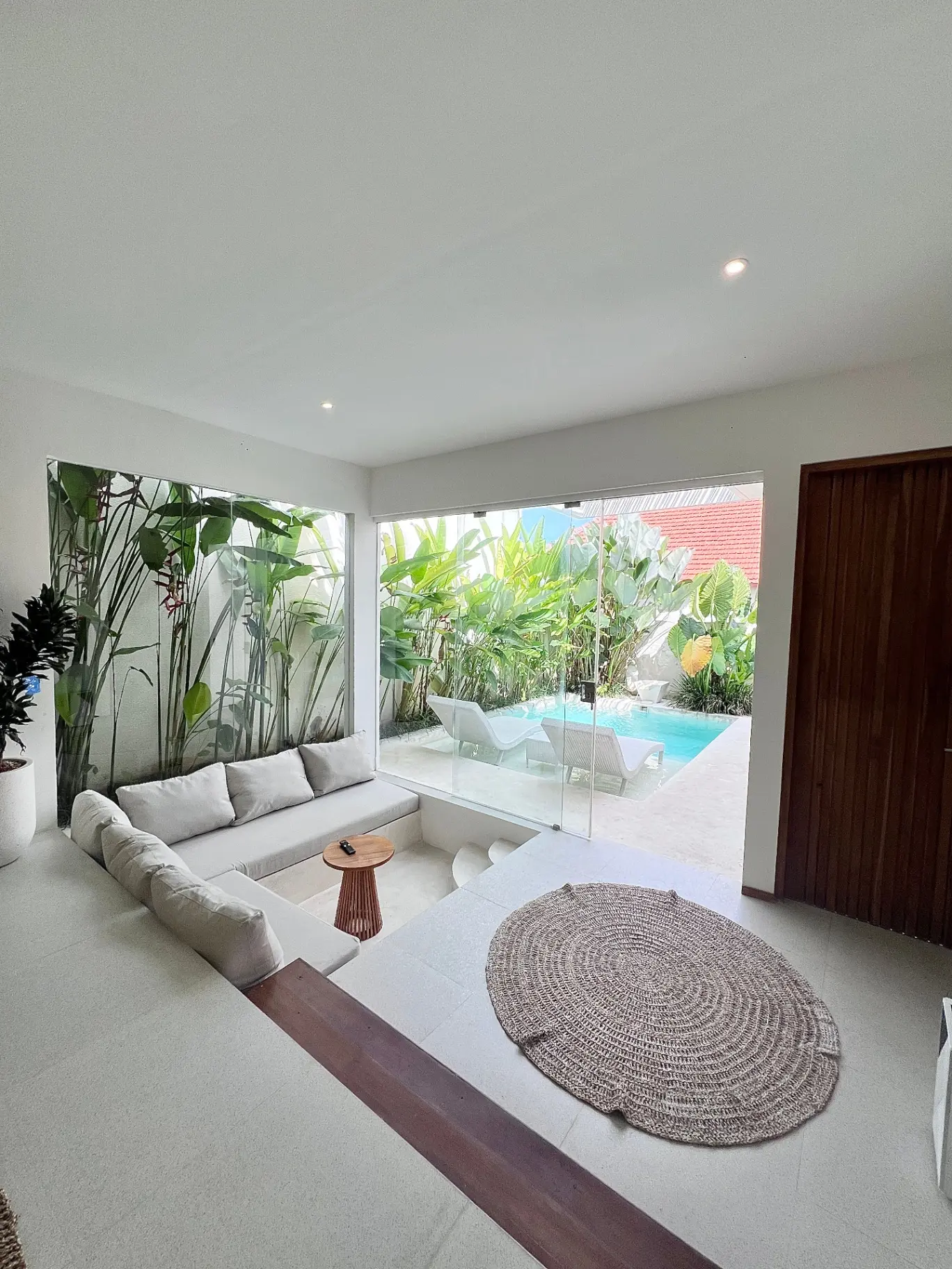 #1 Modern 1BR Villa with Private Rooftop & Pool, 1-bed villa for rent in Pererenan – photo 11 of 15