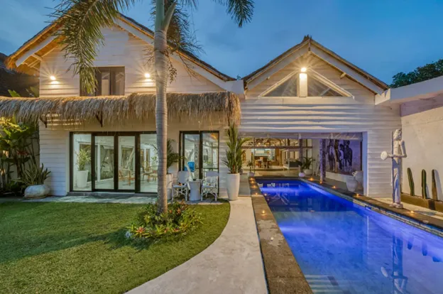 Villa Rental 4-Bedrooms Close to Padel Court and Cemagi Beach, Bali, 4-bed villa for rent in Seseh – photo 3 of 15