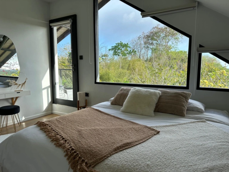 Spacious 6BR Villa w/ Rooftop Patio and Ocean Views, 6-bed villa for rent in Uluwatu – photo 13 of 15