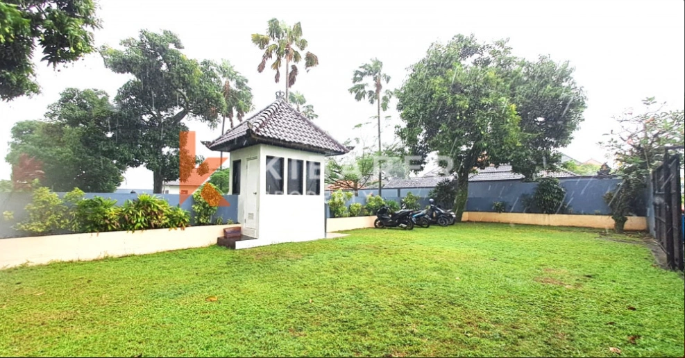 Homey Spacious Garden 3BR Villa Located in Kerobokan, 3-bed villa for rent in Seminyak – photo 13 of 15