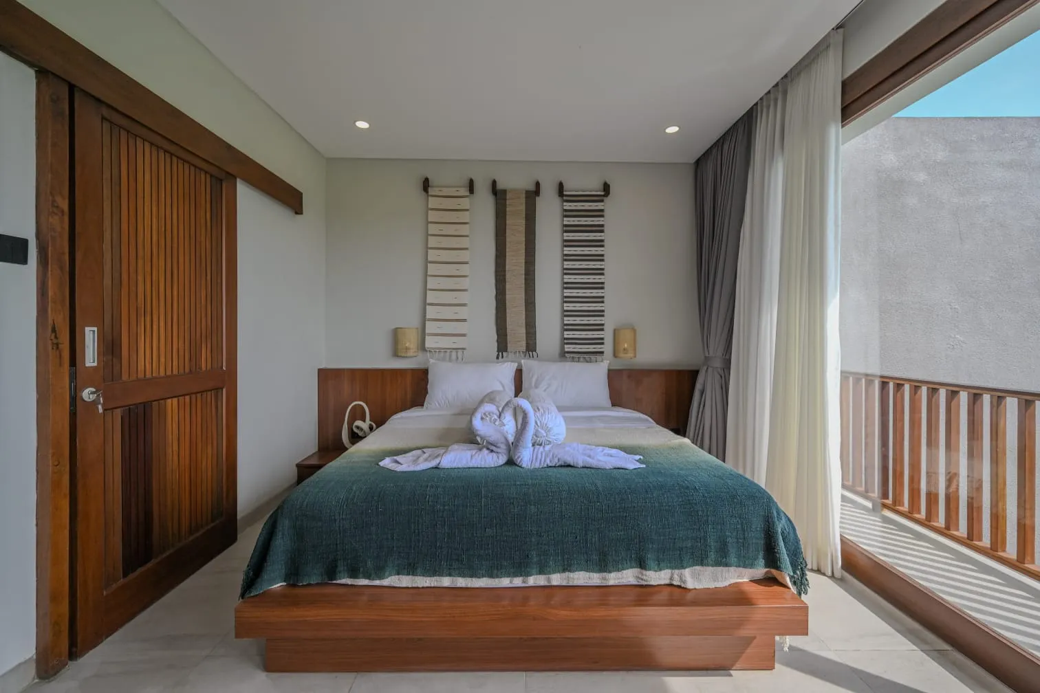 Villa Mahadira - Modern 2-Bedroom Villa with Rice Field & Ocean View, 2-bed villa for rent in Tabanan – photo 4 of 15