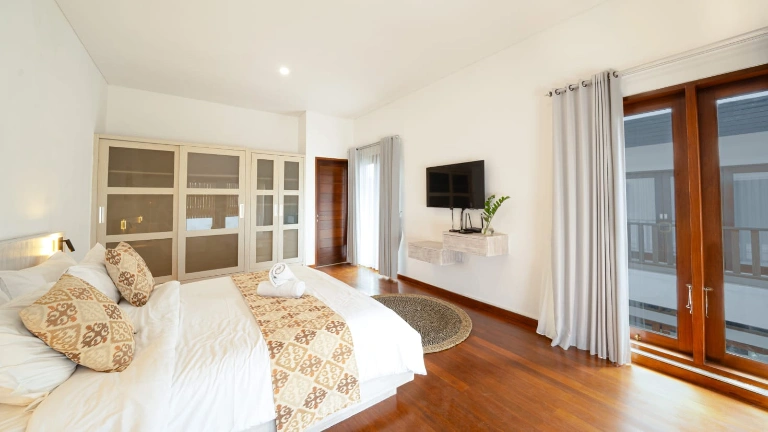 3BR Villa with Garden in Prime Berawa, 3-bed villa for rent in Canggu – photo 8 of 9