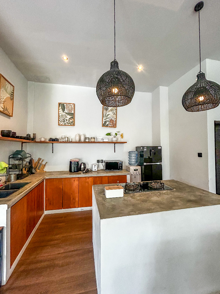 3 Bedrooms Villa in Canggu - 6 Minutes to Berawa Beach, 3-bed villa for rent in Canggu – photo 8 of 15
