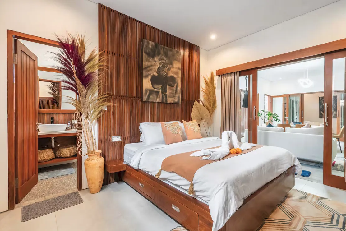 Silk Lodge - Modern 3-Bedroom Villa with Private Pool in Prime Berawa Location, 3-bed villa for rent in Canggu – photo 6 of 15