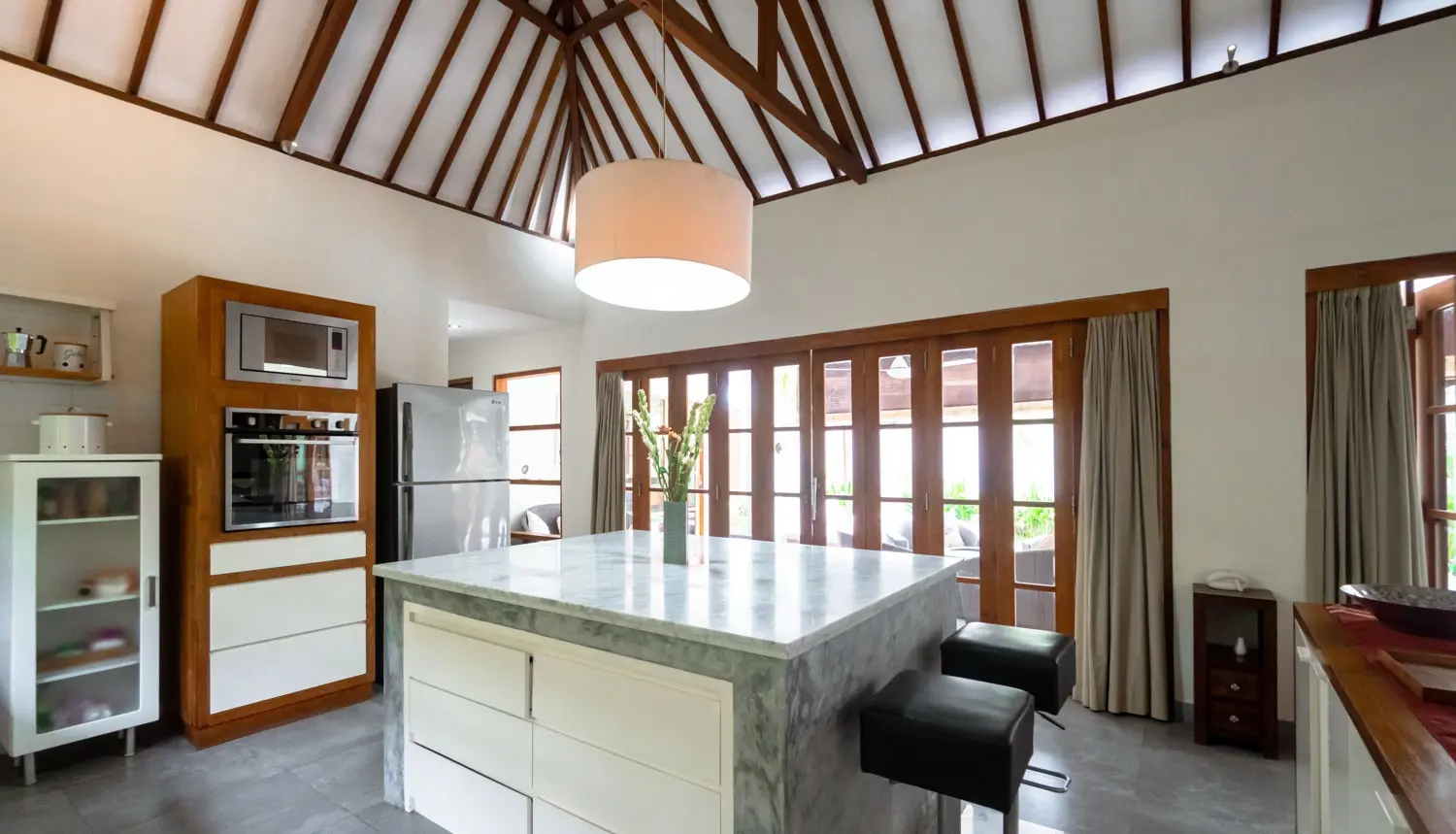 Modern 3BR Villa w/ Private Pool and Home Office, 3-bed villa for rent in Canggu – photo 4 of 10
