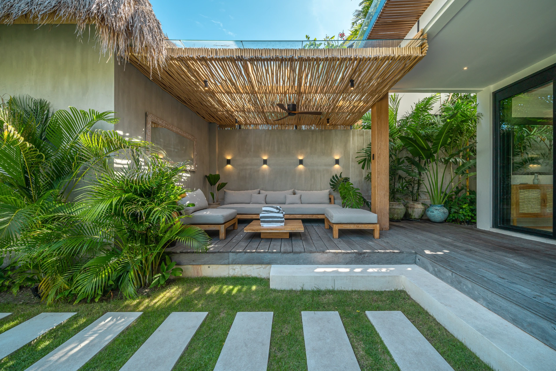 Villa Kameelya - Luxury 4-Bedroom Tropical Villa in the Heart of Berawa, 4-bed villa for rent in Canggu – photo 5 of 15