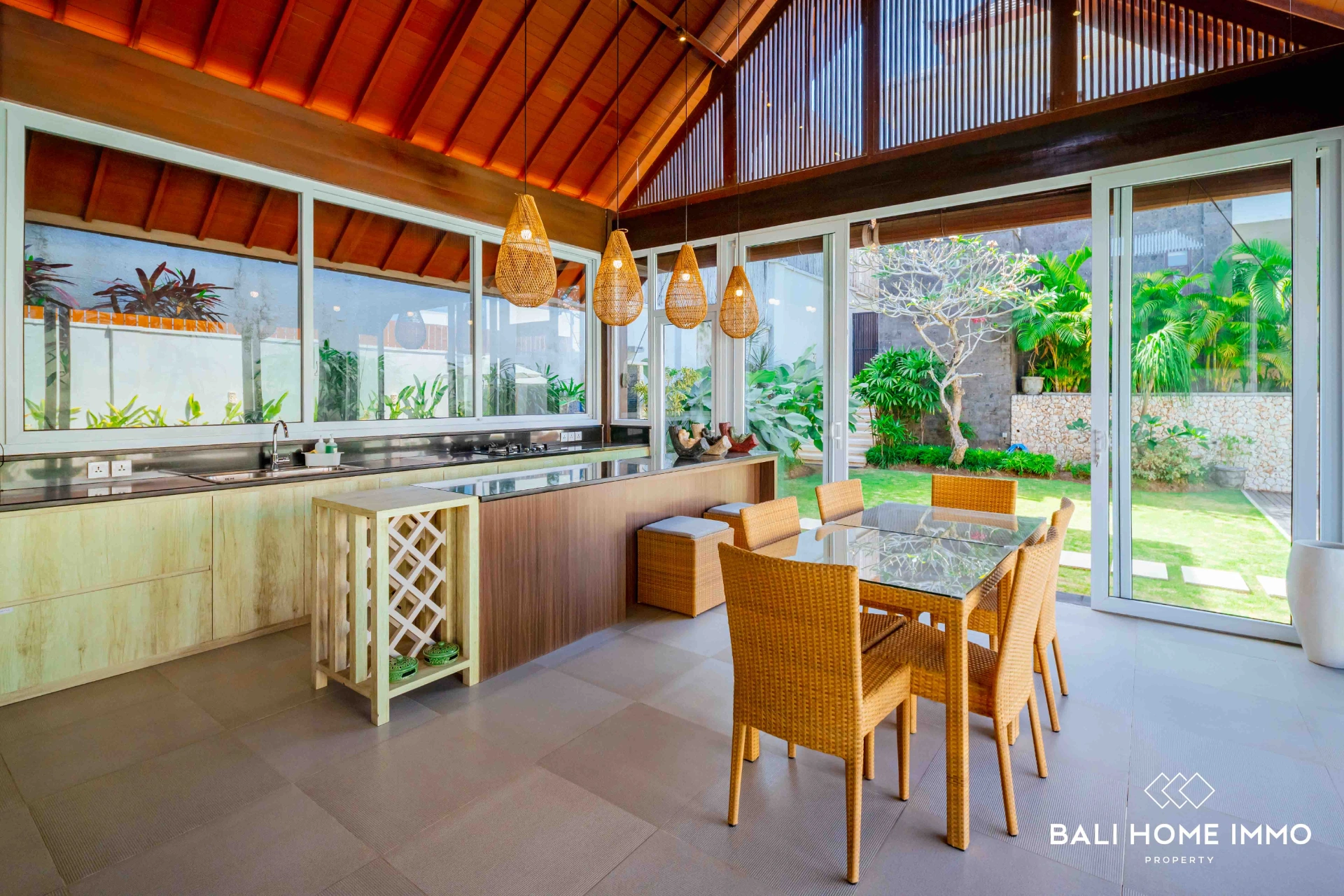 Spacious 4 Bedrooms Villa for Rent in Uluwatu, 4-bed villa for rent in Uluwatu – photo 13 of 15