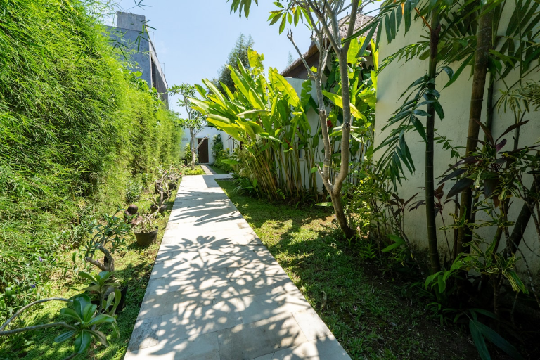 Villa Picasso - 4BR | Private Swimming Pool - 10 min from Melasti beach, 4-bed villa for rent in Uluwatu – photo 3 of 15