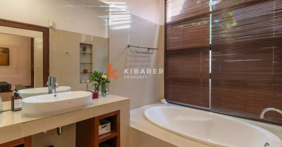 Tropical Hideaway - Expansive 5BR Villa in Seminyak's Golden Triangle, 5-bed villa for rent in Seminyak – photo 11 of 14