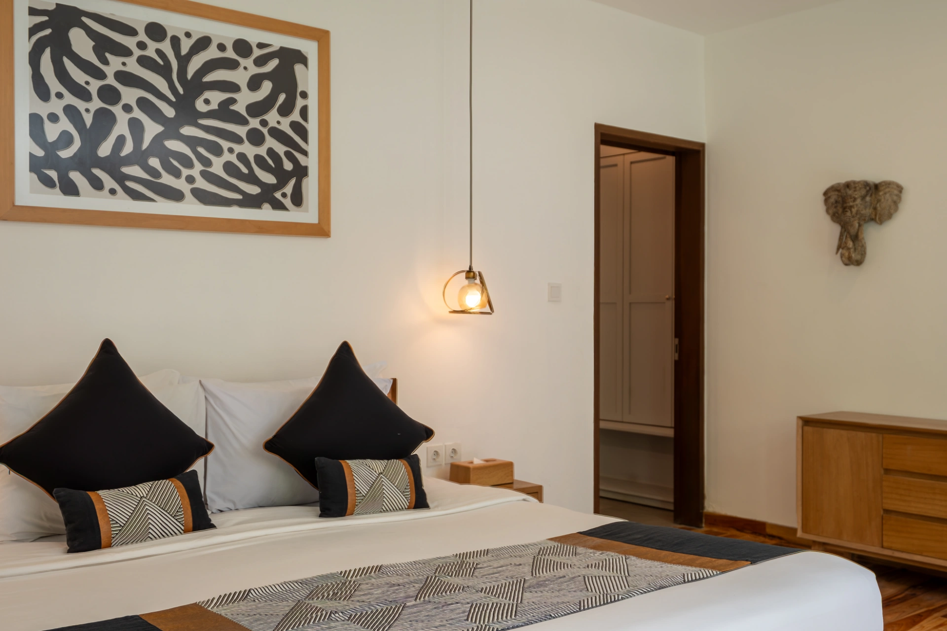 Green Moon 1 - Designer 4BR Villa | Near Berawa Beach & Pool, 4-bed villa for rent in Canggu – photo 15 of 15