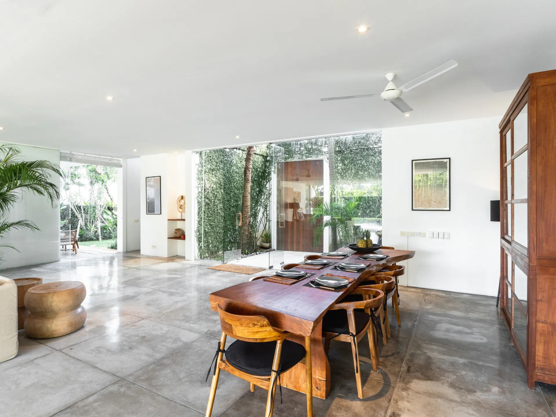 Luxury 5 BR Tropical Villa Near Echo Beach Canggu, 5-bed villa for rent in Canggu – photo 10 of 15