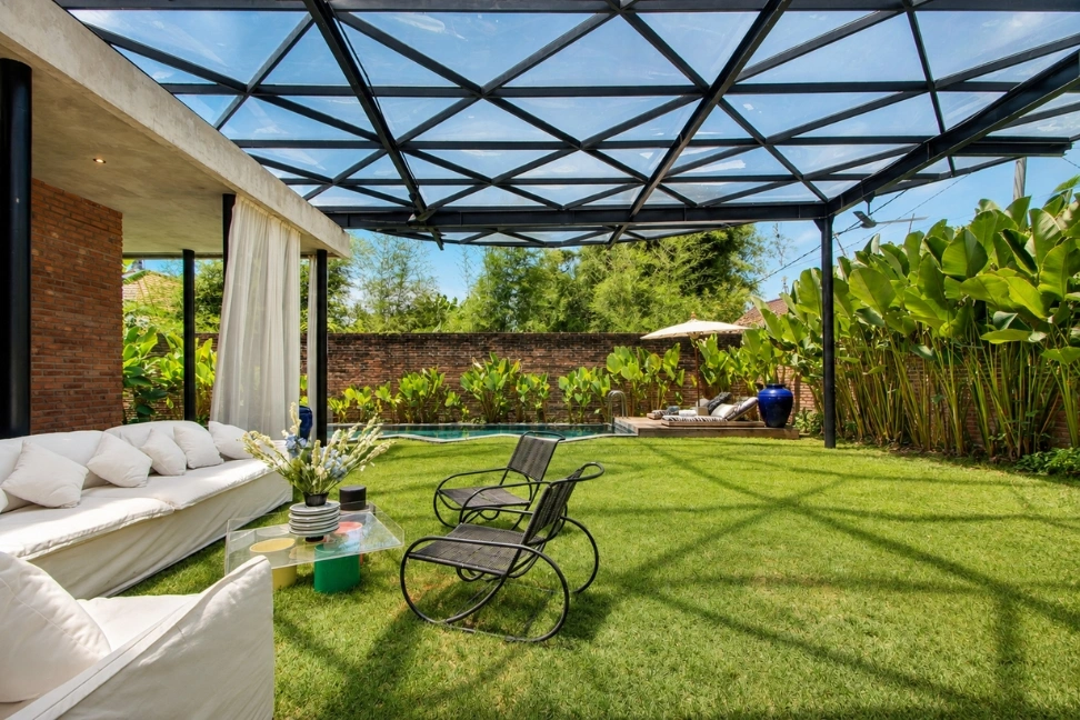 Artistic Luxury Living in the Heart of Berawa, 1-bed villa for rent in Canggu – photo 9 of 13