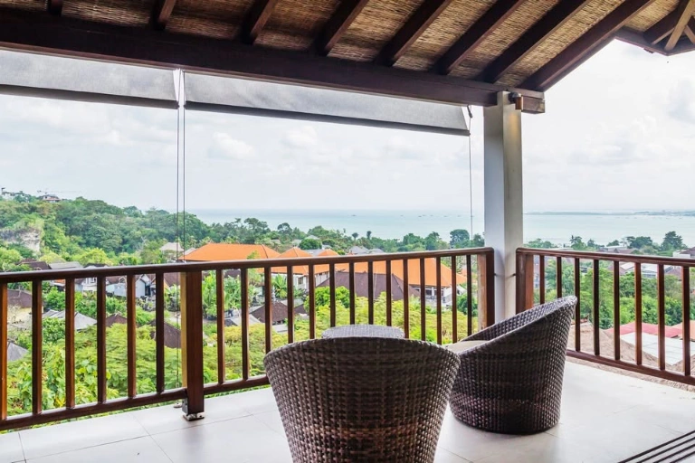 4 Bedroom Balinese Estate with Spectacular Jimbaran Bay View, 4-bed villa for rent in Uluwatu – photo 14 of 14
