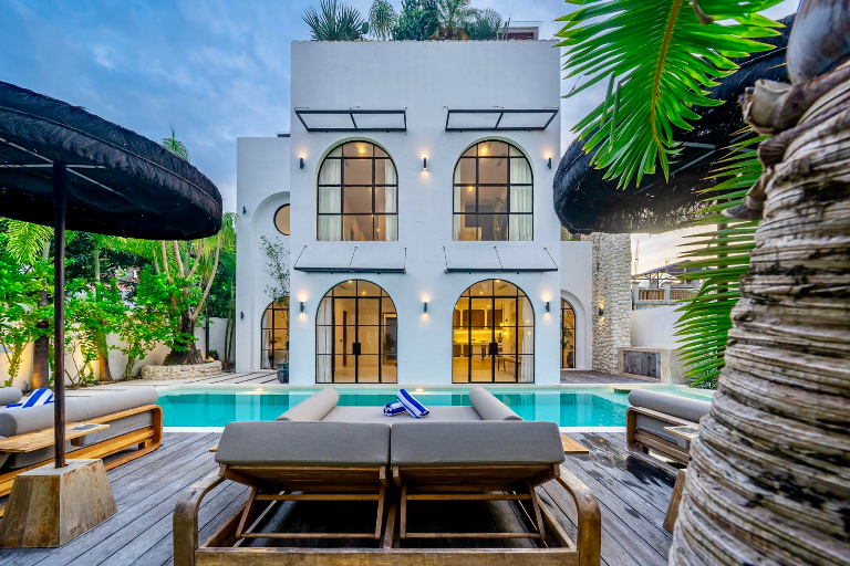 Lease Yearly Big Luxury Villa 4 Bedroom Berawa Canggu, 4-bed villa for rent in Canggu – photo 3 of 15