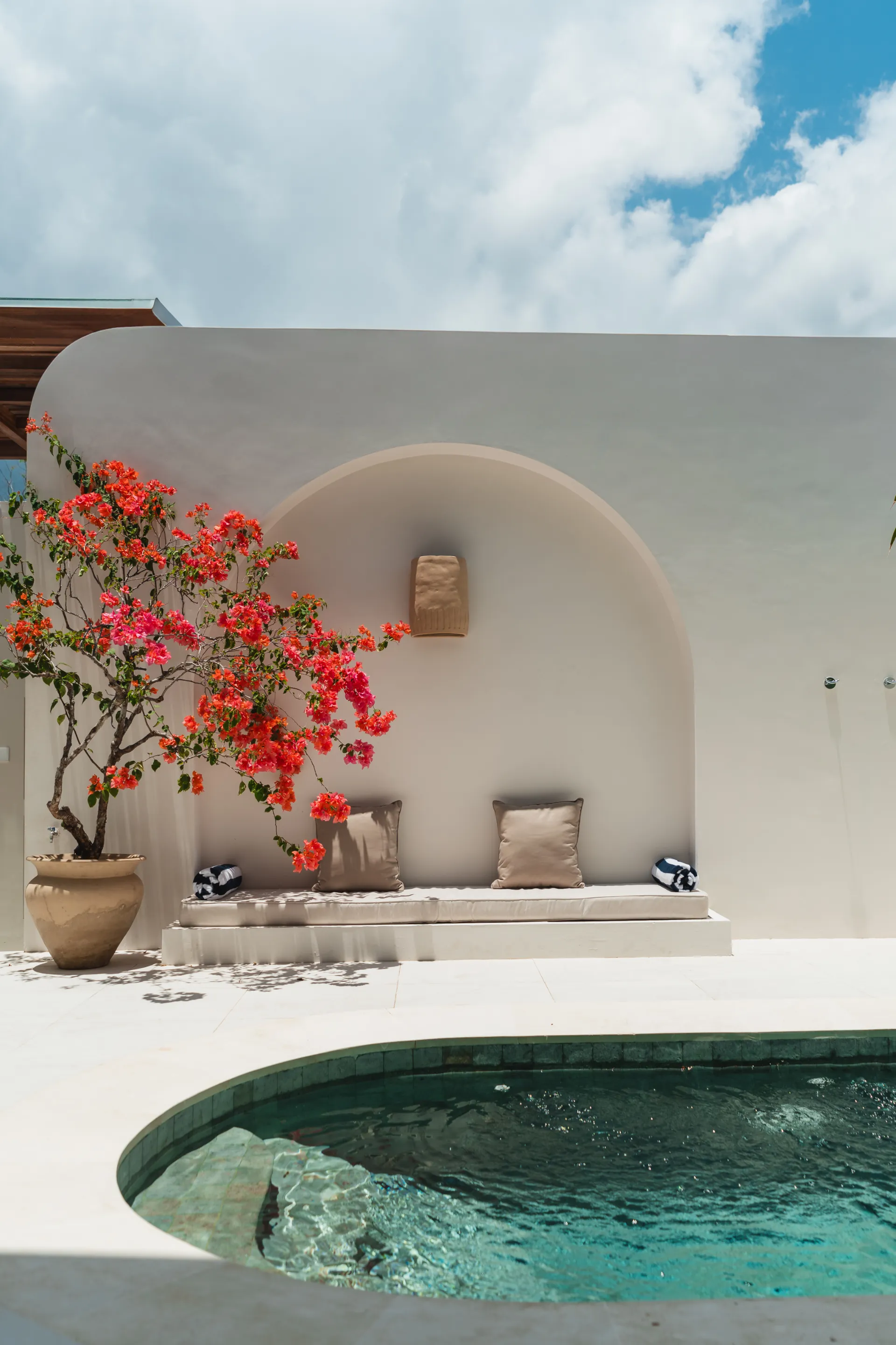 Sari 1 - Chic 1BD Villa with Pool & Bright Design - Bingin, 1-bed villa for rent in Uluwatu – photo 9 of 11