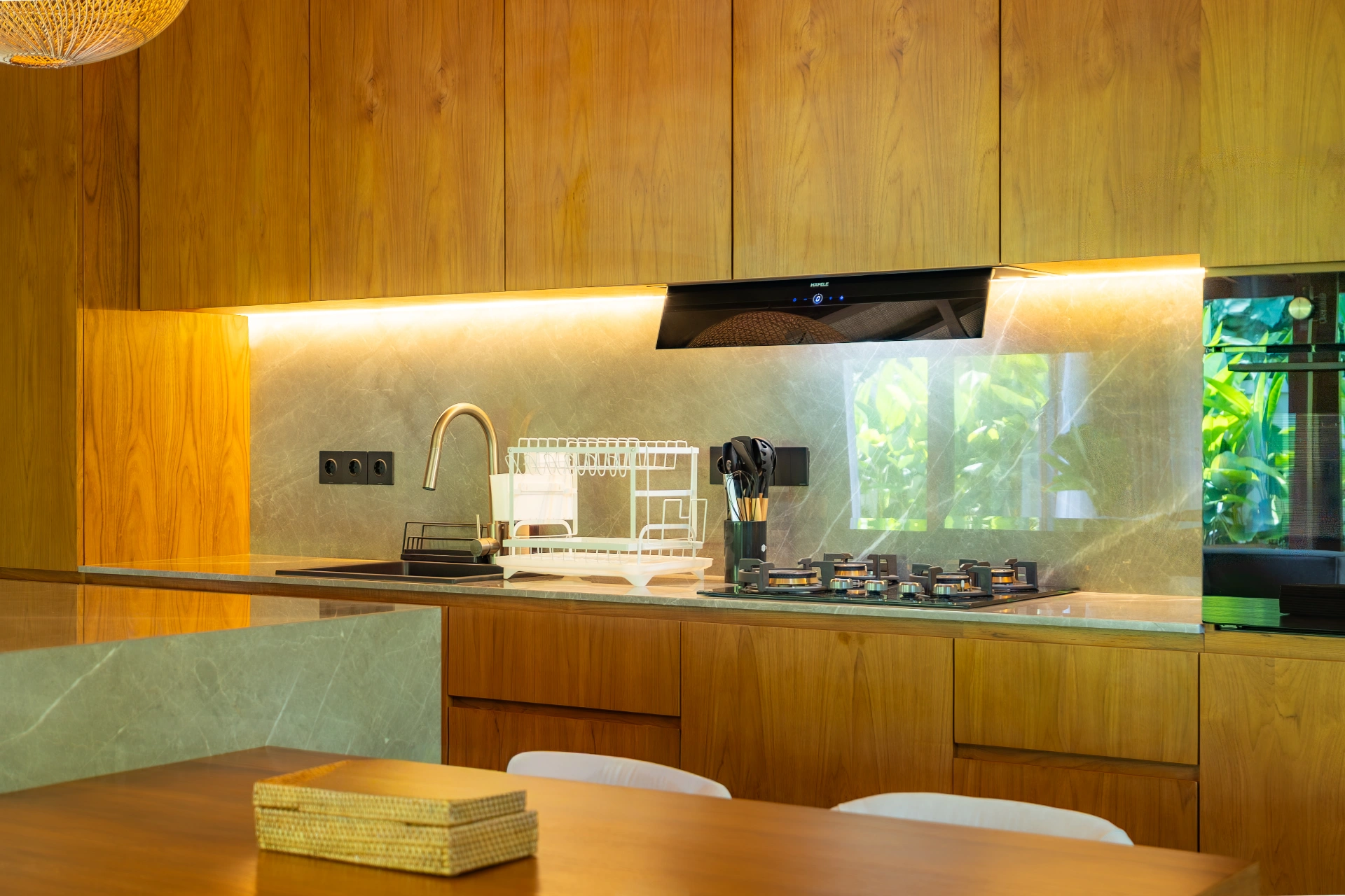 Apura - Modern Tropical 1BR Ubud Villa | Poolside Garden, 1-bed villa for rent in Ubud – photo 11 of 15
