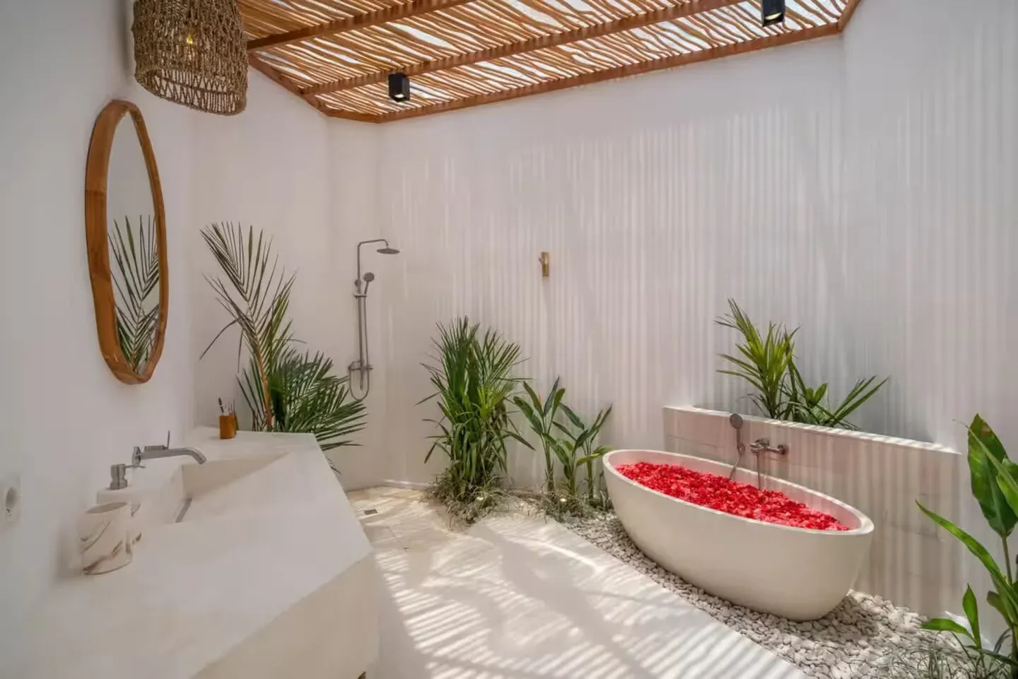 3 Bedrooms Villa in Canggu, 3-bed villa for rent in Canggu – photo 5 of 15