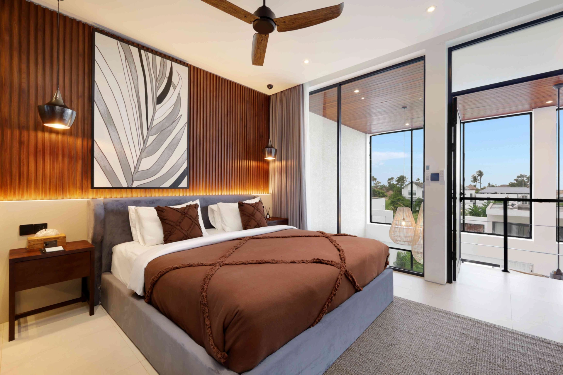 Luxury 3BR Villa w/ Rooftop Pool and Ocean Views, Lima Beach, 3-bed villa for rent in Pererenan – photo 7 of 15