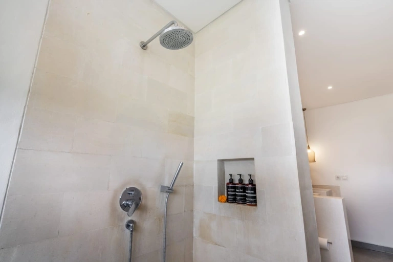 Modern 3 Bedroom Modern Villa, 3-bed villa for rent in Seminyak – photo 6 of 15