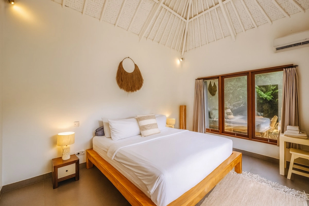 Private 3-bedroom Tropical Villa with Huge Garden, Cold Plunge & Infinity Pool, 3-bed villa for rent in Canggu – photo 13 of 15