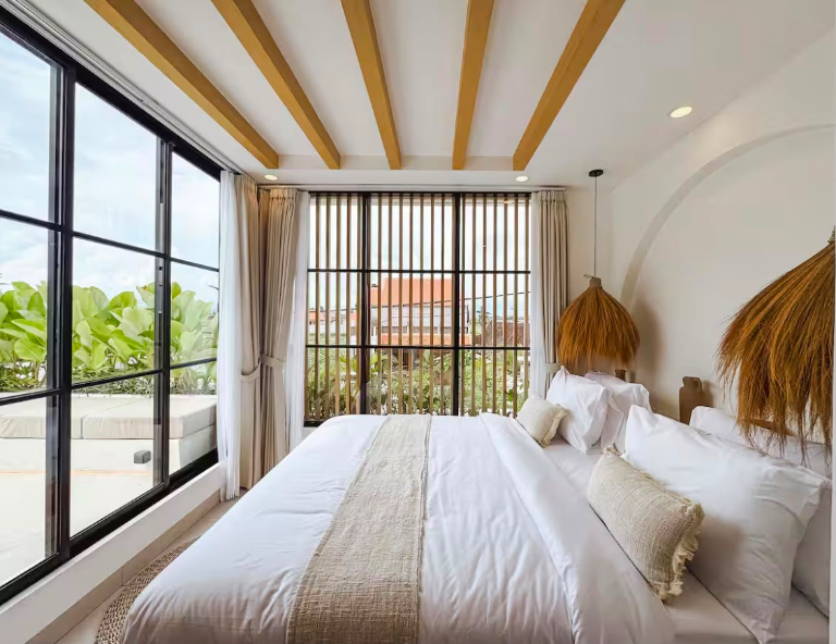 Modern 3-Bedroom Villa with Private Pool & Rooftop in Cemagi, 3-bed villa for rent in Seseh – photo 5 of 6