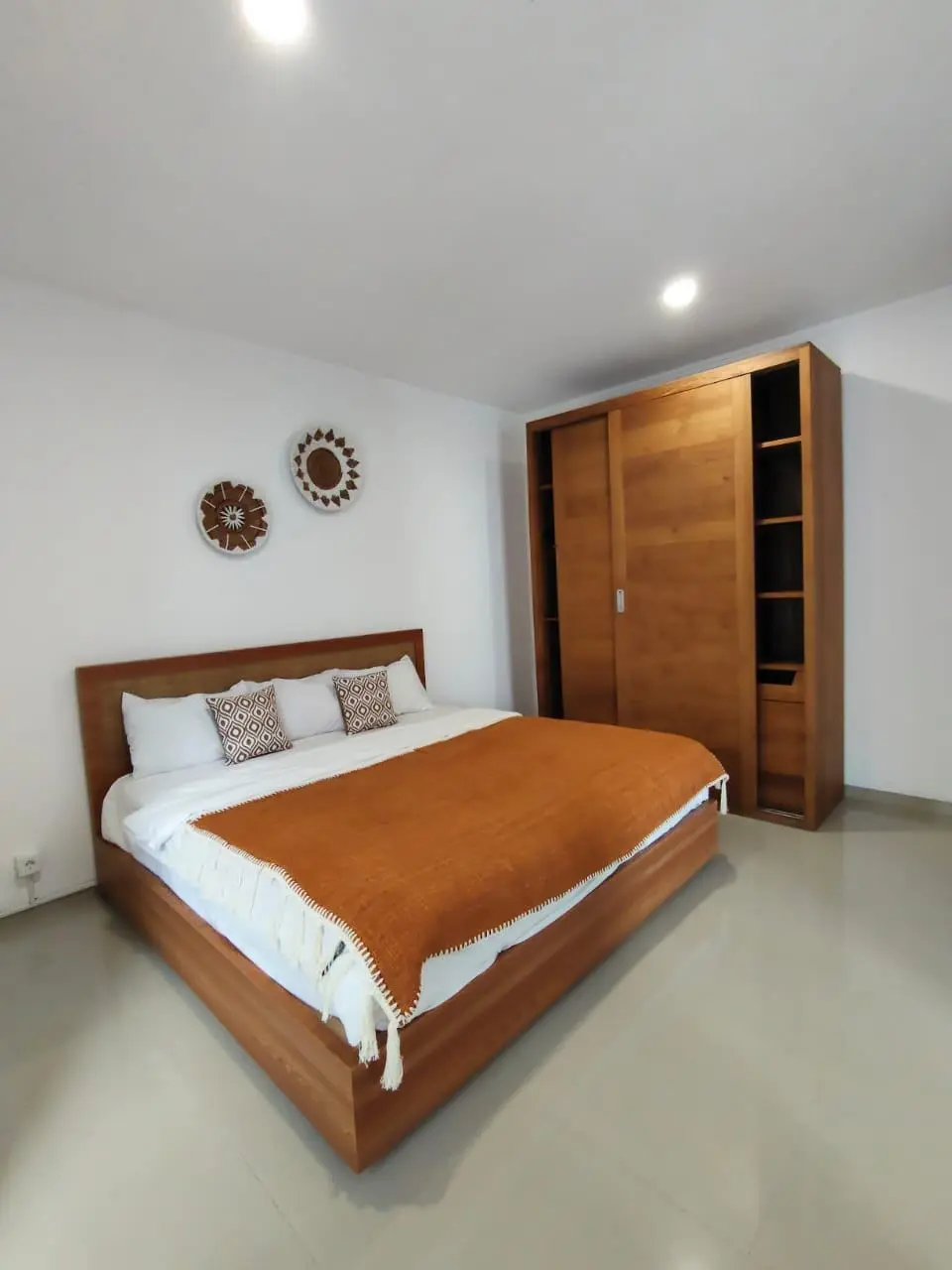 4BR Family Friendly Home in Kerobokan, 3-bed villa for rent in Seminyak – photo 4 of 9