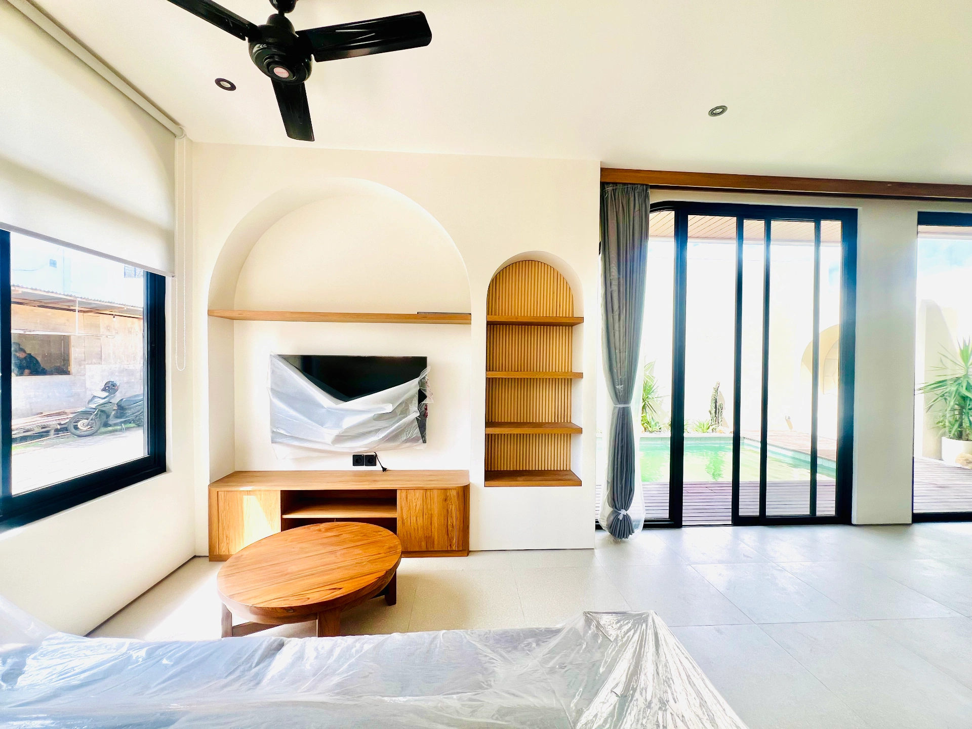 Brand New 2 Bedrooms Villa 2 Minutes Away to Cemagi Beach, 2-bed villa for rent in Seseh – photo 3 of 15