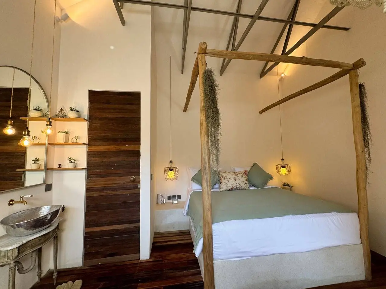 Victorian Vintage style Villa | 2 Bedrooms | Berawa, 2-bed villa for rent in Canggu – photo 5 of 15