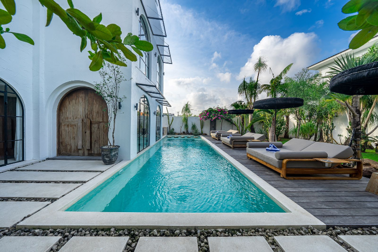 Lease Yearly Big Luxury Villa 4 Bedroom Berawa Canggu, 4-bed villa for rent in Canggu – photo 5 of 15