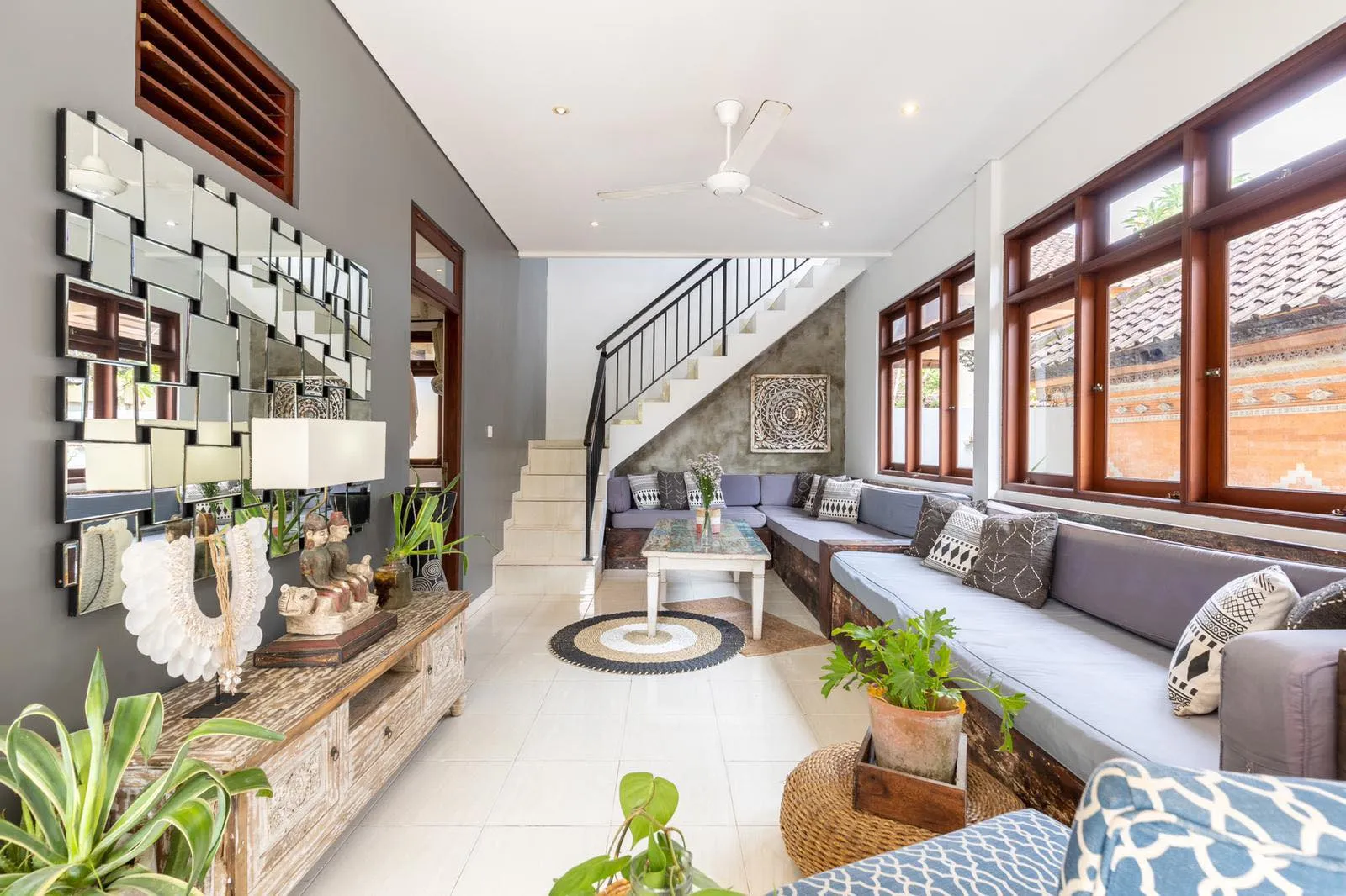 Seminyak 5BR Double Six Beach Villa. Private Pool. Staff. Walk to Beach & Shops, 5-bed villa for rent in Seminyak – photo 4 of 15