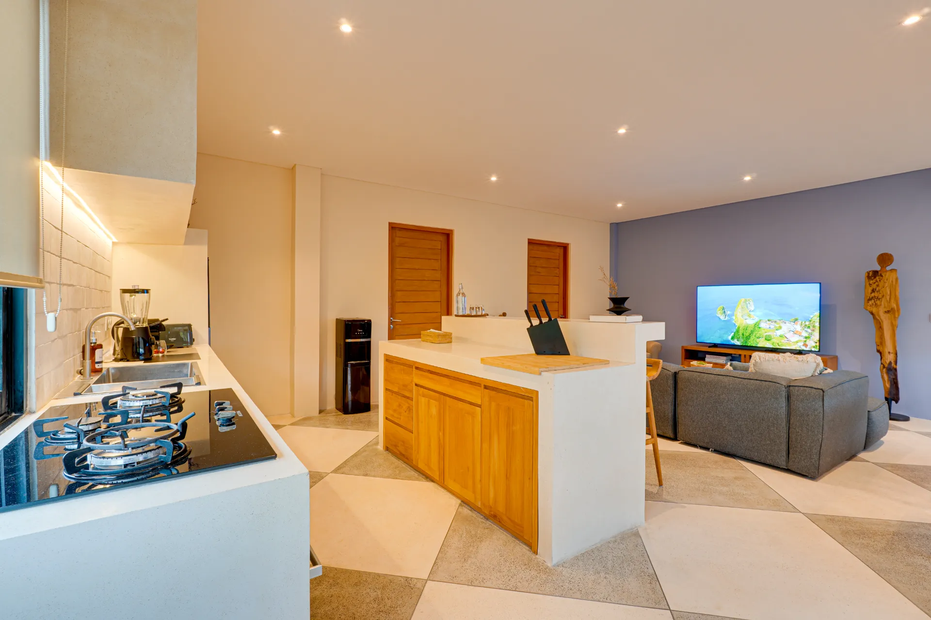 Stylish 2BR Canggu Apartment near Berawa Beach, 2-bed villa for rent in Canggu – photo 6 of 15