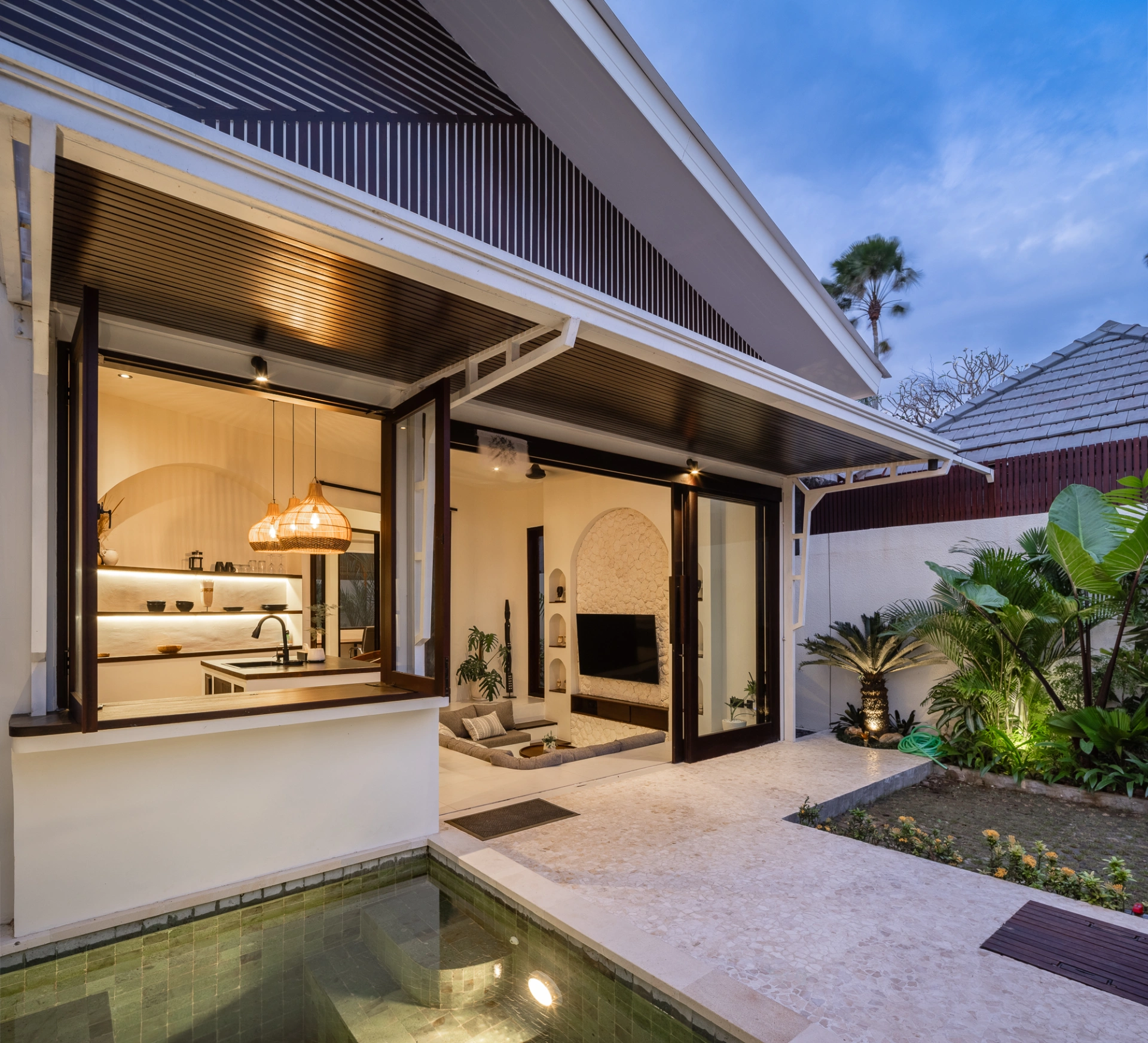Casa Mi - Modern 1-Bedroom Villa with Working space Walking Distance to Beach, 1-bed villa for rent in Seseh – photo 3 of 15