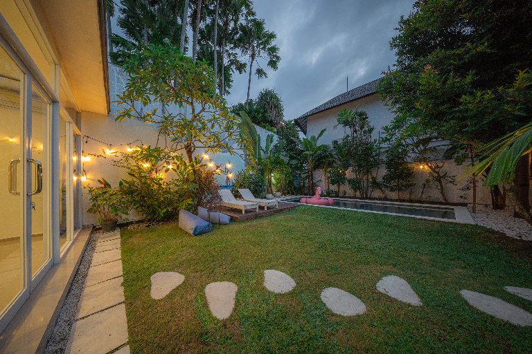 2BR Villa with big garden at seminyak, 2-bed villa for rent in Seminyak – photo 8 of 10