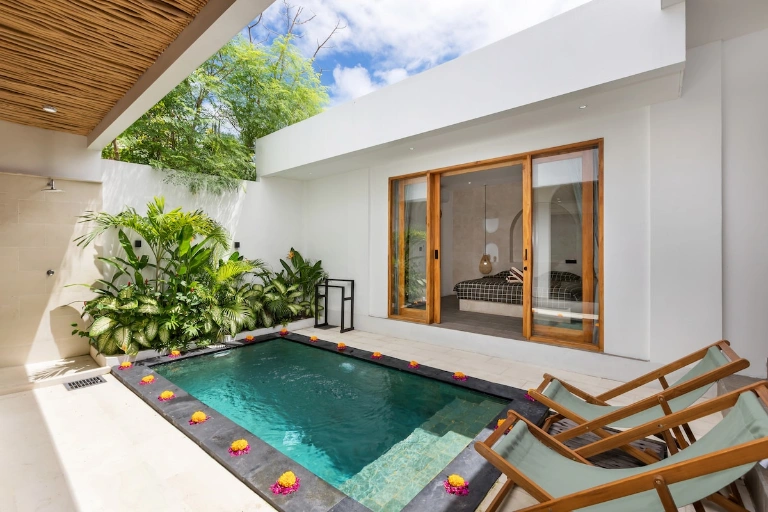 RARE OPPORTUNITY ! 2BR Villa - 2 Swimming Pool in Canggu, 2-bed villa for rent in Canggu – photo 6 of 15