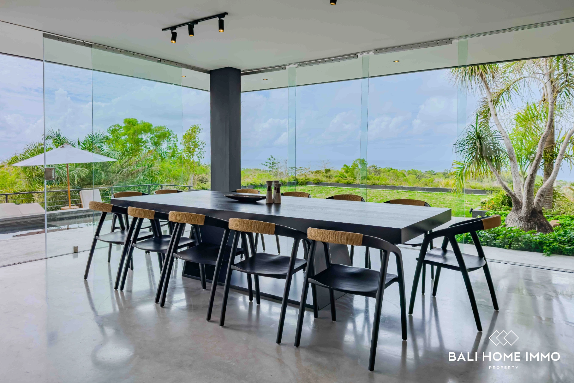 Ocean View 6 Bedrooms Villa with Private Padel Court for Rent in Uluwatu, 6-bed villa for rent in Uluwatu – photo 7 of 15
