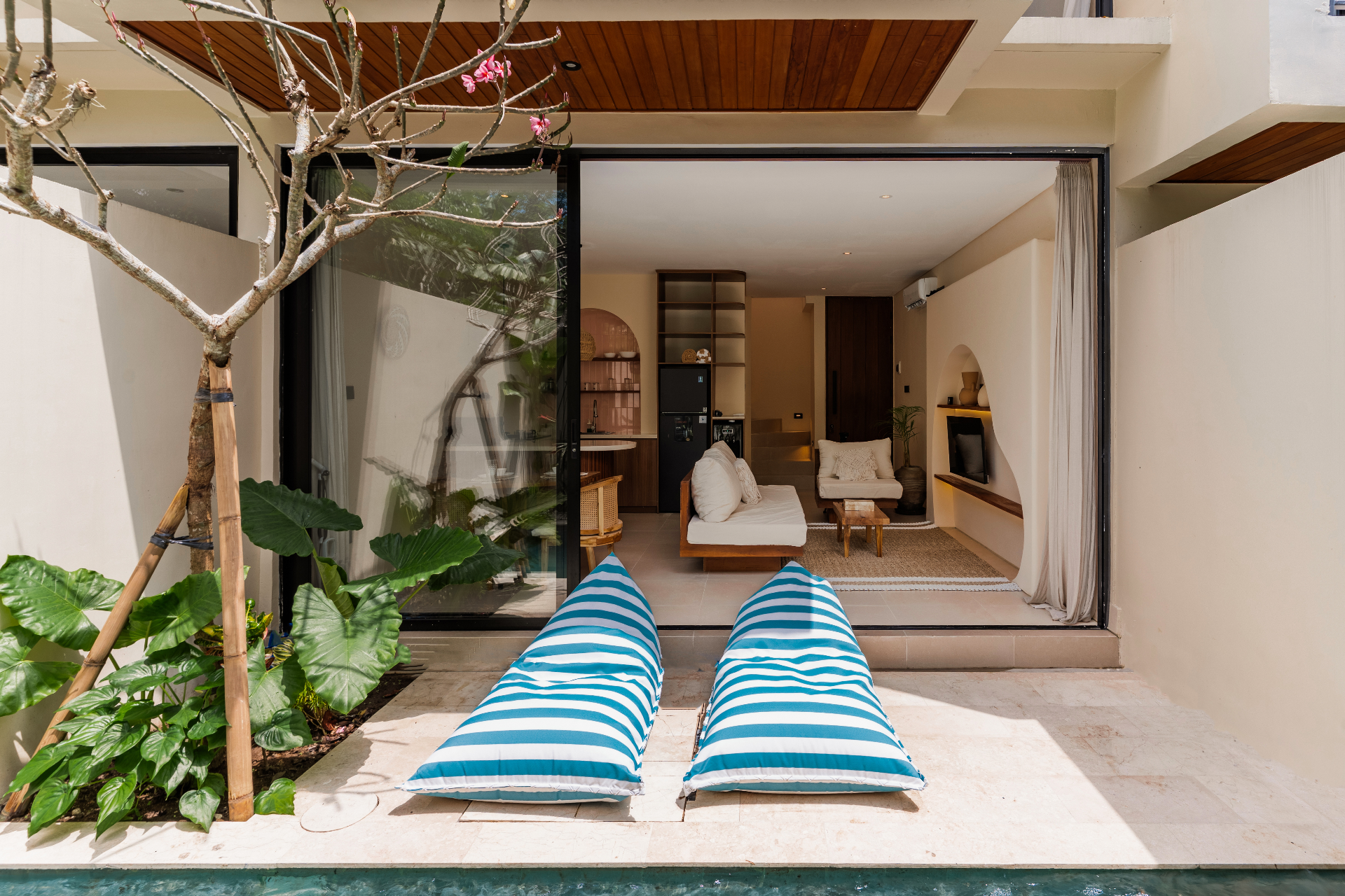 Remote Work 1BR Villa with Private Pool & Enclosed Living - North Canggu, 1-bed villa for rent in Canggu – photo 3 of 15