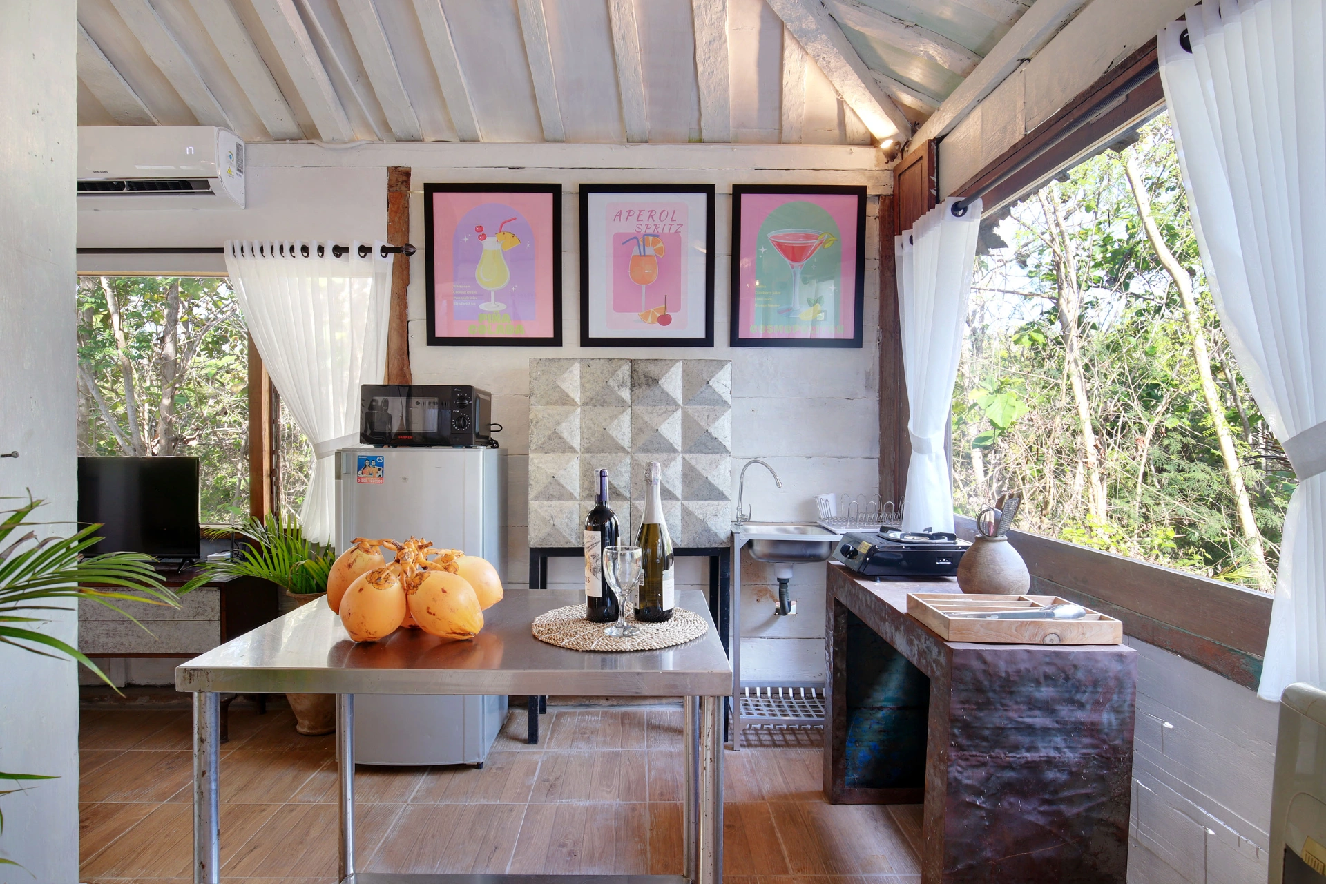 Traditional 1930's Joglo Beach House on a good size land in Uluwatu beaches area, 1-bed villa for rent in Uluwatu – photo 7 of 15
