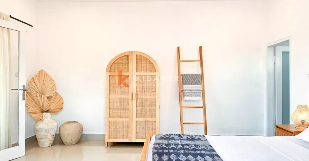 Over Lease Minimalist Two-Bedrooms Villa with Generous Garden, 2-bed villa for rent in Seminyak – photo 6 of 9