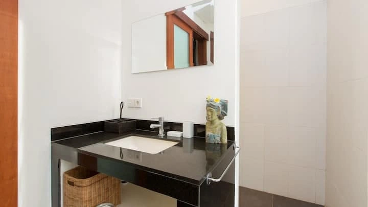 Villa For Rent 3 Bed In Babakan,Badung Bali, 3-bed villa for rent in Canggu – photo 2 of 15