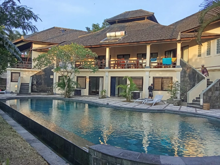 Villa Tumbak Bayuh–5 Bedroom Villa with Expansive Garden & Pool in Tumbak Bayuh, 5-bed villa for rent in Pererenan – photo 2 of 15