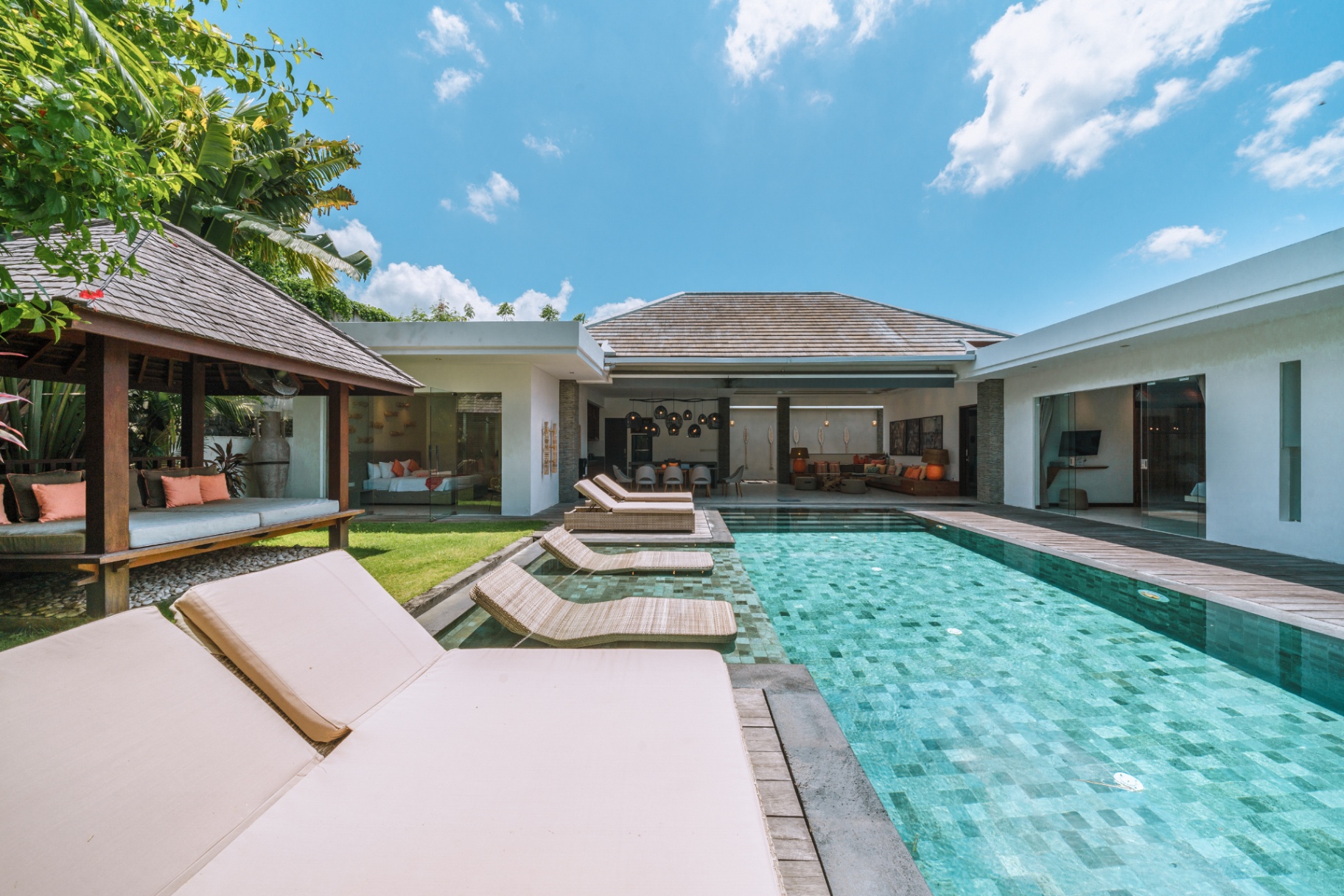 Lux 4bd Designer Villa 2min-Berawa Beach & Finns!, 4-bed villa for rent in Canggu – photo 5 of 15