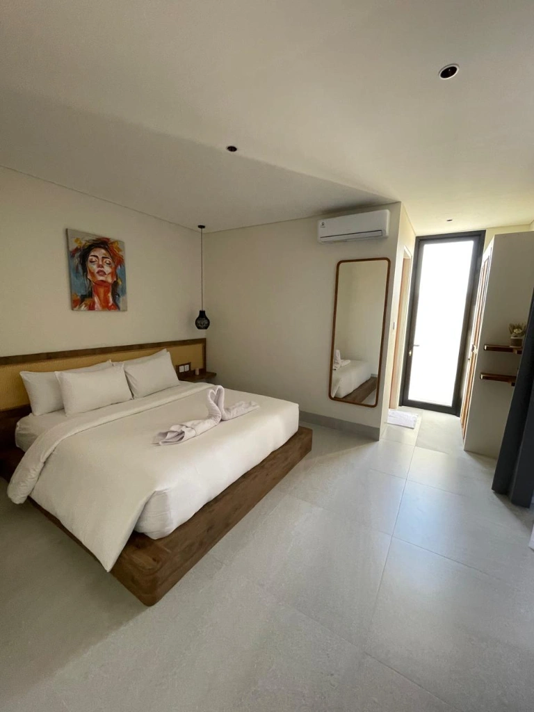 Leashold 24 Years Villa Modern Style in the Heart of Seminyak, 4-bed villa for sale in Seminyak – photo 2 of 15