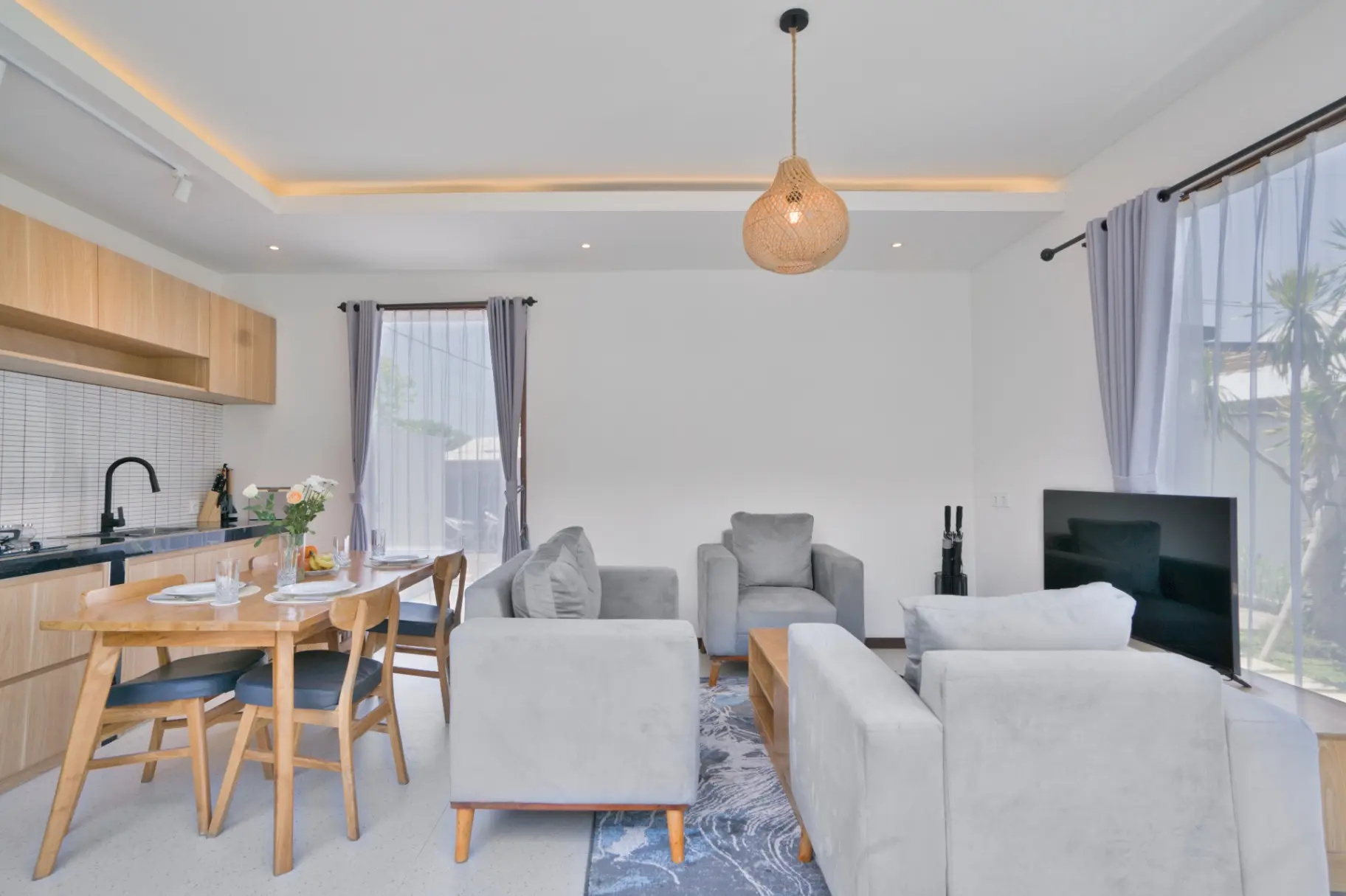 Bernard - Poolside Access & Garden Villa, Uluwatu, 2-bed villa for rent in Uluwatu – photo 11 of 15