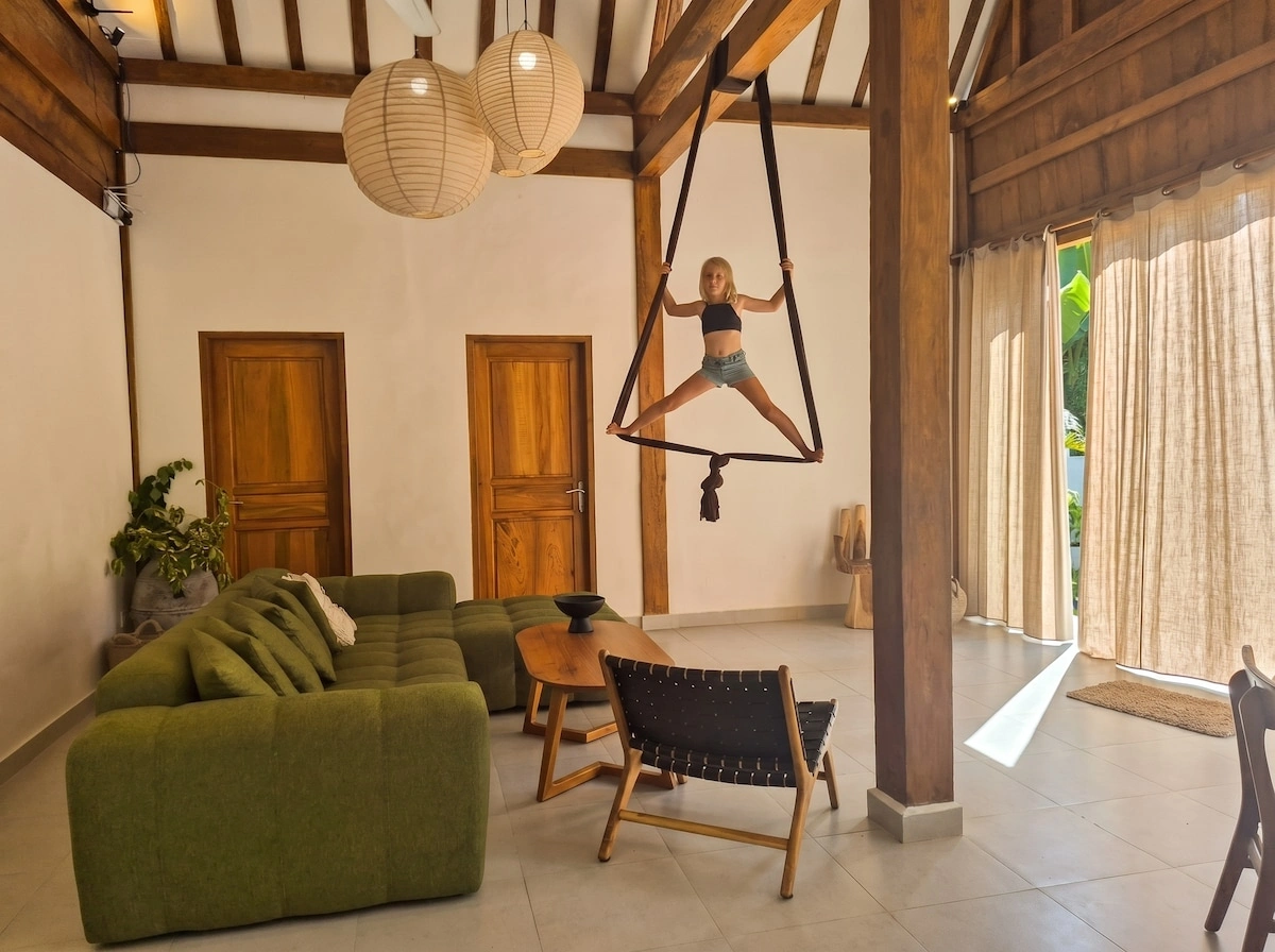 Modernized Javanese Limasan-style Family Home, 3-bed villa for rent in Uluwatu – photo 2 of 15