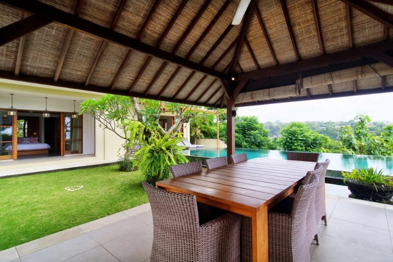 4 Bedroom Balinese Estate with Spectacular Jimbaran Bay View, 4-bed villa for rent in Uluwatu – photo 13 of 14