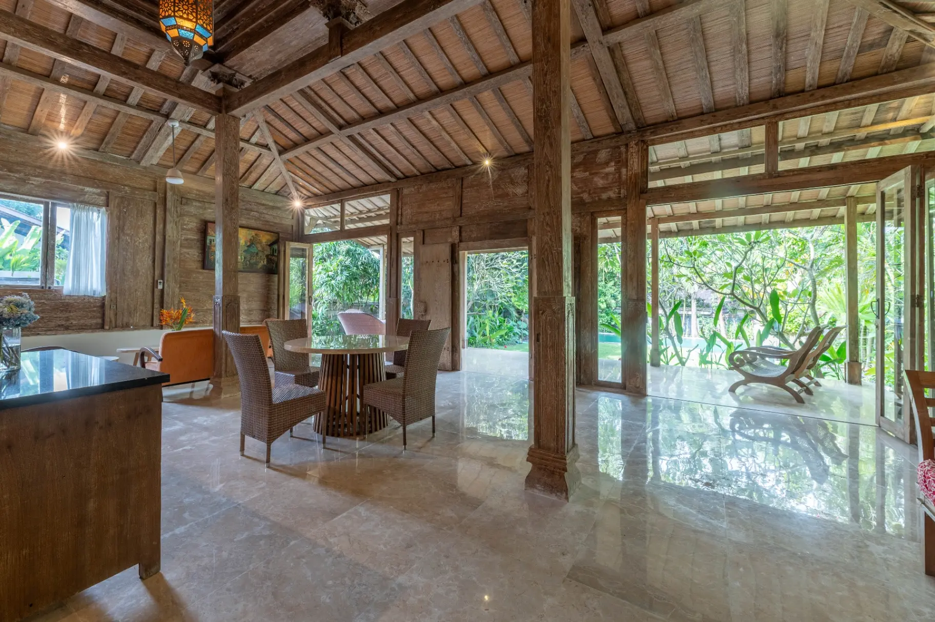 Villa Anne - Charming Joglo-Style Villa with Huge Garden in the Heart of Berawa, 2-bed villa for rent in Canggu – photo 10 of 15