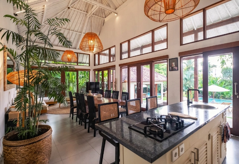 Private 3-bedroom Tropical Villa with Huge Garden, Cold Plunge & Infinity Pool, 3-bed villa for rent in Canggu – photo 10 of 15