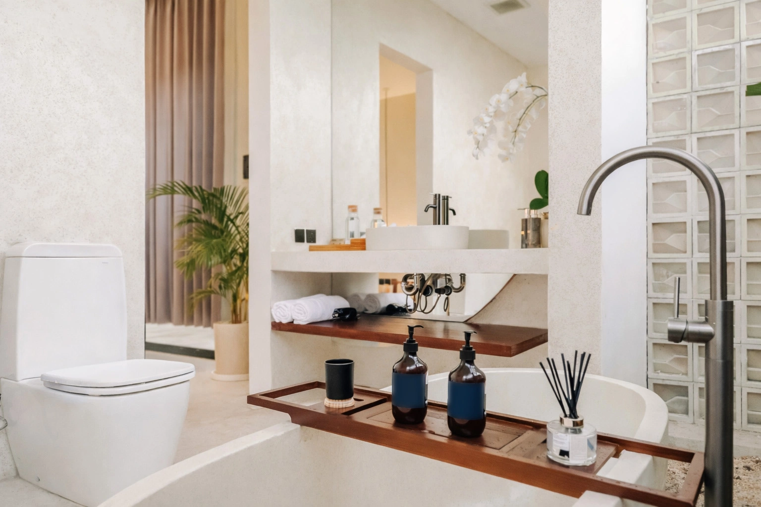 NEW 4BR Aquamarine II Canggu, Batu Bolong/5mins to Beach/Rooftop+pool, 4-bed villa for rent in Canggu – photo 13 of 15